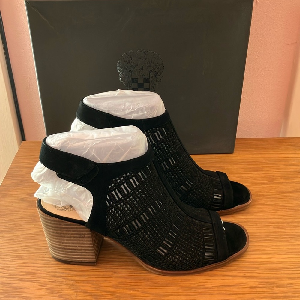Limited Time Sale 🎉New Vince Camuto Black Woven Sandal, 9M
$45